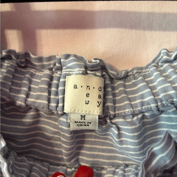 Elegant Blue Striped Blouse with White Floral Details - Picture 3 of 12